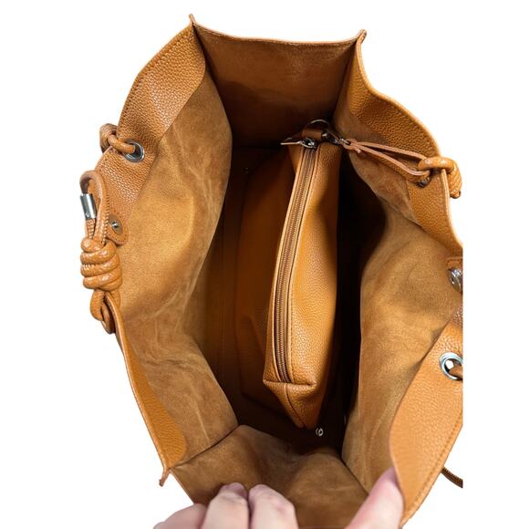 Purse / Anit Kraft / Shoulder Bag / EUC - Picture 6 of 8